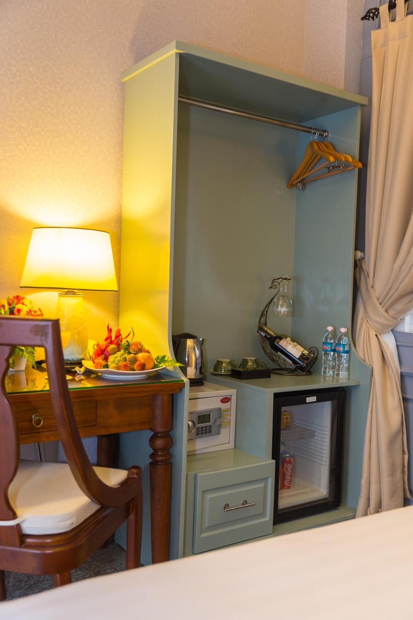 Queen Room